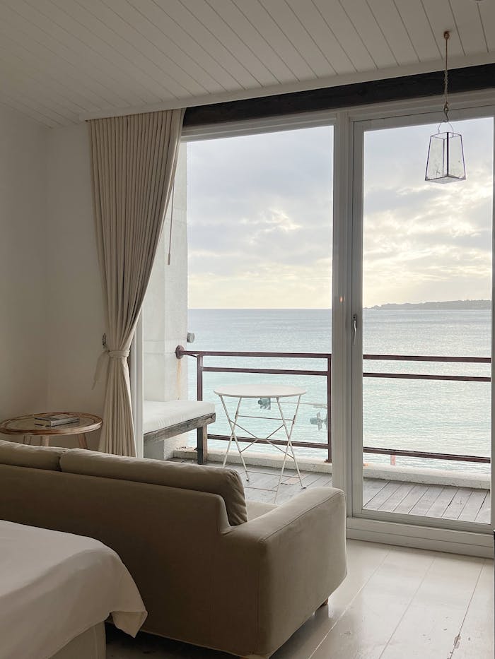 A relaxing living room overlooking the serene sea, perfect for a peaceful vacation.